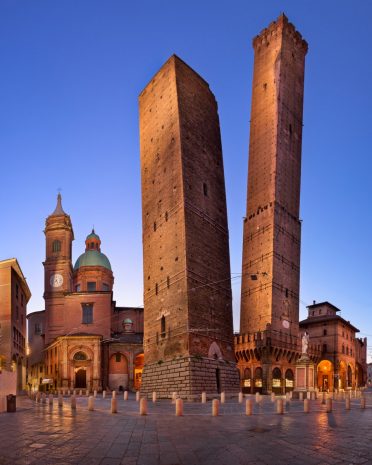 001-two-towers-and-chiesa-di-san-bartolomeo-in-the-morning-bologna-emilia-romagna-italy